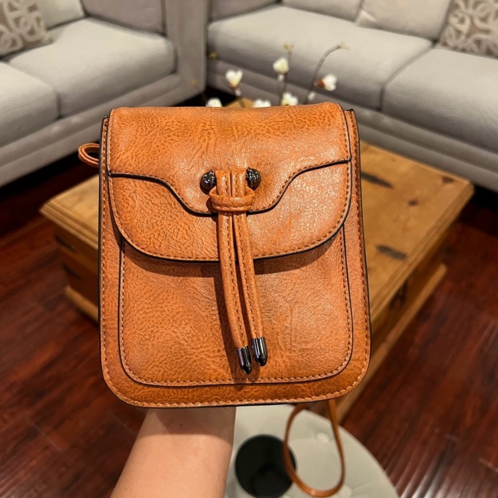 Sam & Hadley Cognac Crossbody/Shoulder Bag NWT - Picture 2 of 10